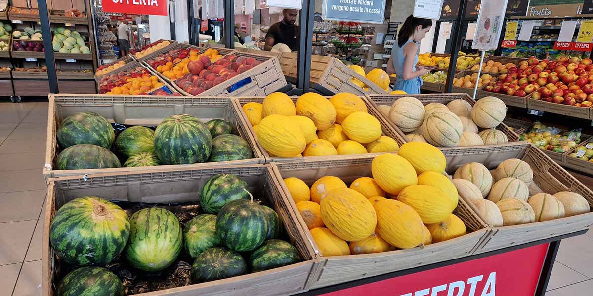 Angurie e meloni: i discount sfidano i supermercati